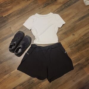 Athletic shorts with lining